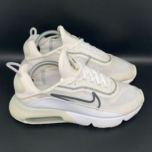 Nike Air Max 2090 White/Black Running Shoes CK2612-100 Women's Sz‎ 10